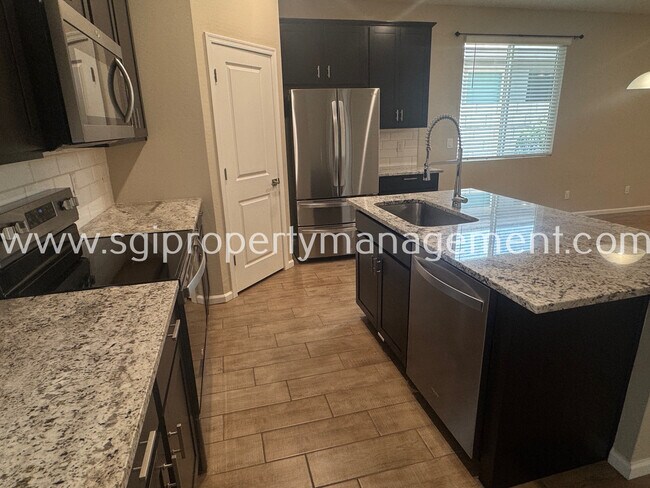 Building Photo - 17322 W Country Club Terrace
