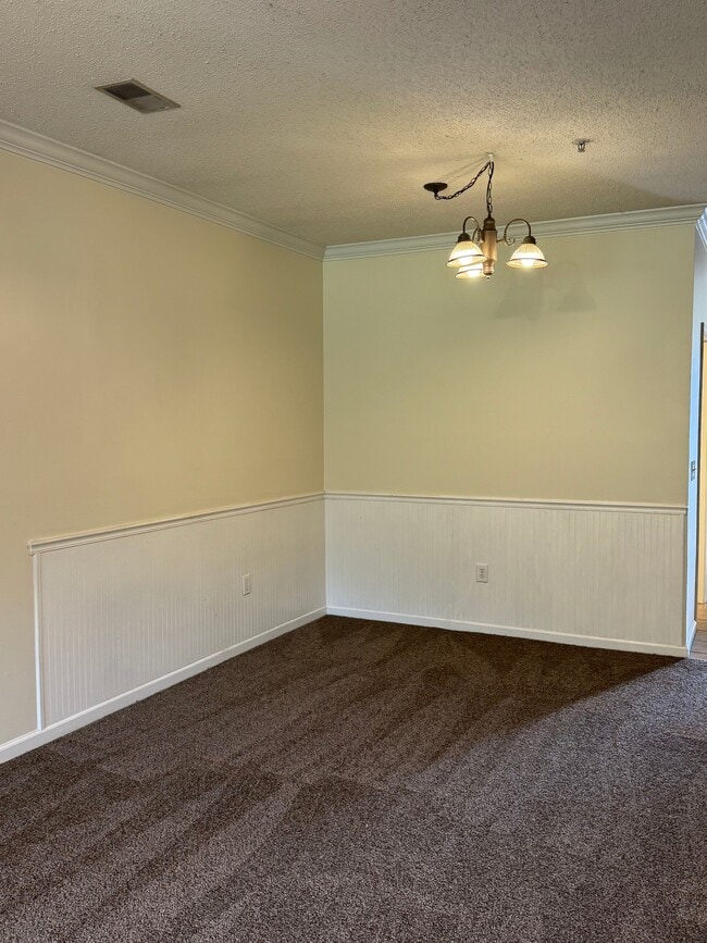 Building Photo - 5846 Longwood Dr