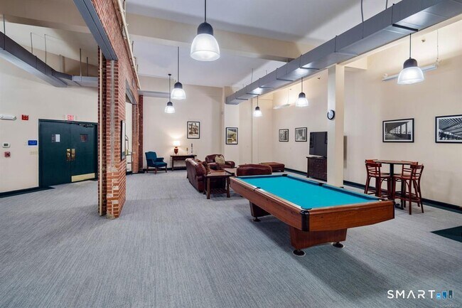 Building Photo - 25 Grand St