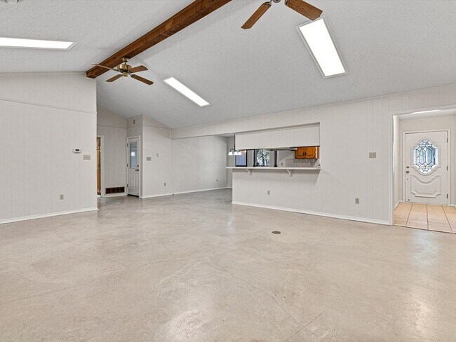 Building Photo - Gorgeous 3 bed room 2 bath in Decatur