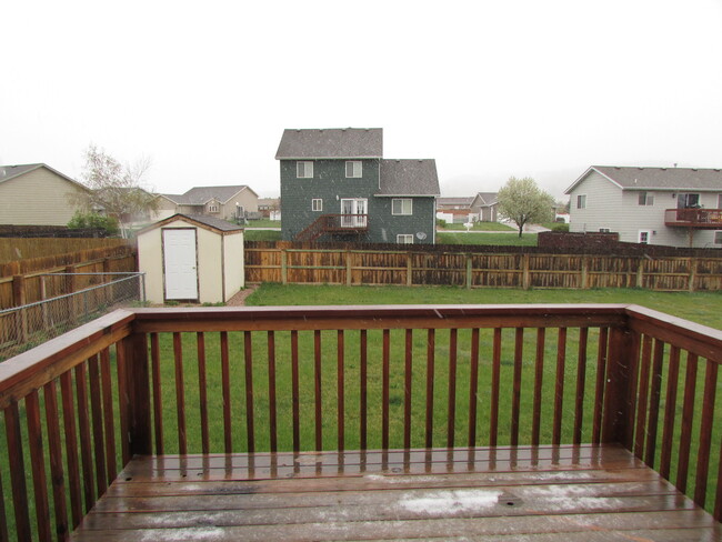 Building Photo - 4 BEDROOM | 3 BATH | FENCED YARD | DOUBLE ...