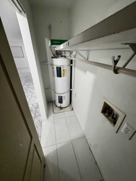 Building Photo - 421 E St NE