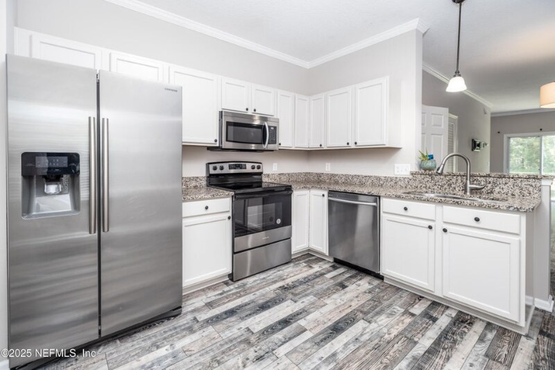 Building Photo - 230 Scrub Jay Dr