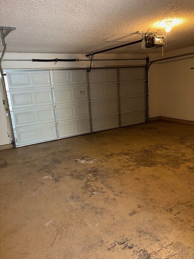 Building Photo - 3 Bedroom 2 Bathroom Georgetown Home