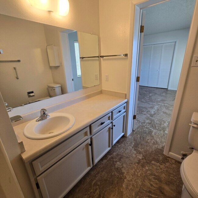 Building Photo - 1305 Rio Rancho Blvd SE