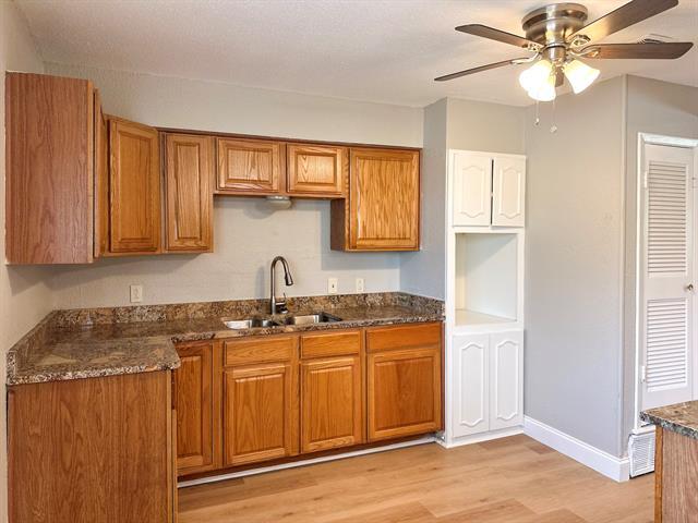 Building Photo - 701 Tanglewood Dr