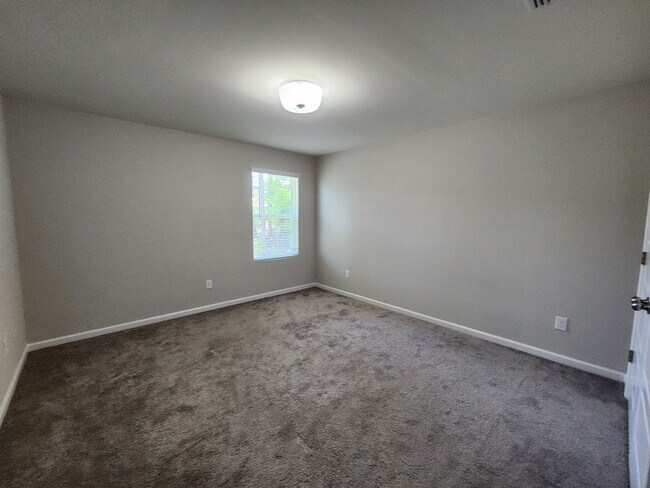 Building Photo - 3 Bedroom Townhome Community on Lake Wylie