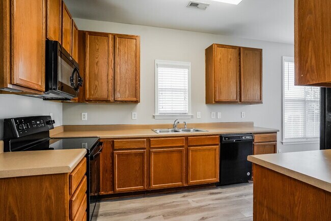 Building Photo - 229 Haywood Ln