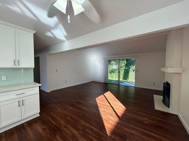 Building Photo - Updated 4-Bedroom Single-Story Home in Con...