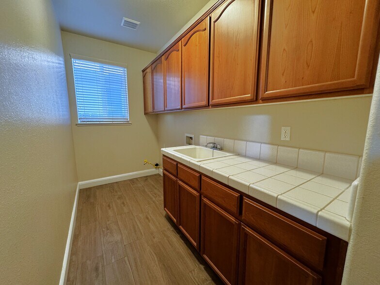 Building Photo - 4629 Stern Dr