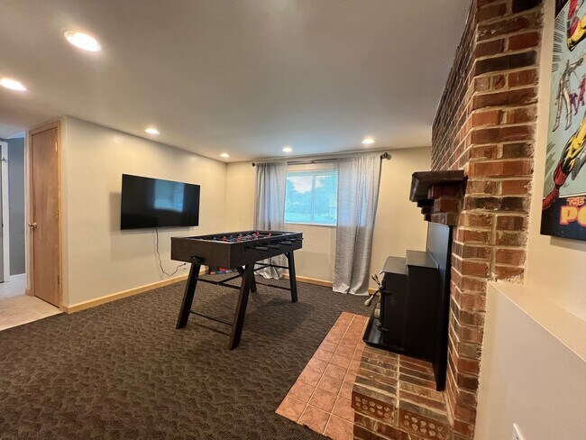 Building Photo - Private Pool, Firepit, BBQ - A FUN place to RELAX. Fully furnished and fully stocked.