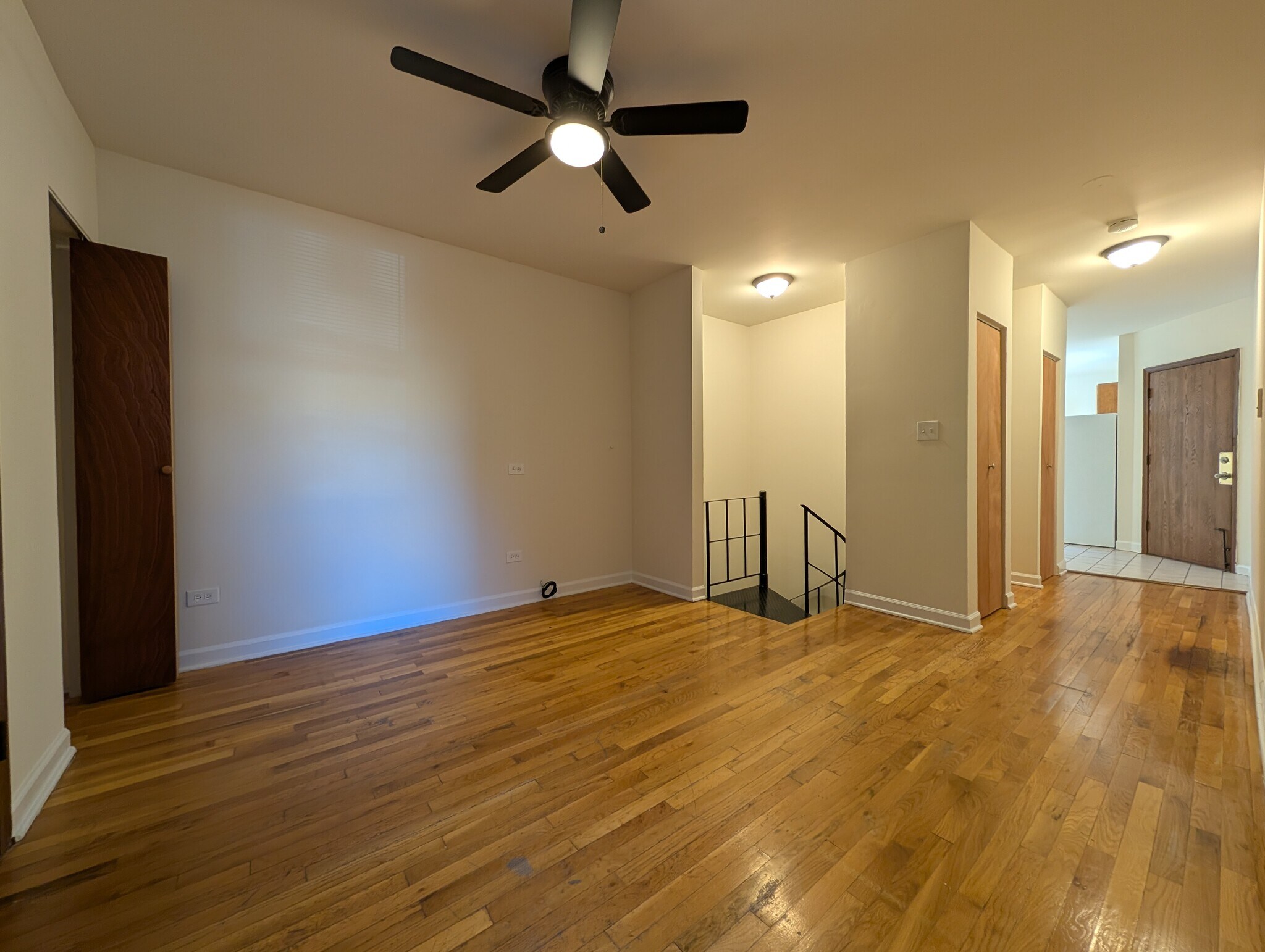 Building Photo - 813 W Cornelia Ave