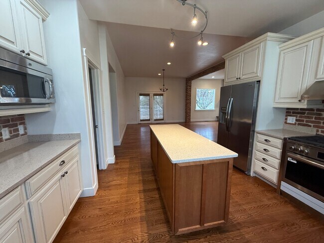 Building Photo - 2630 New Orchard Ct