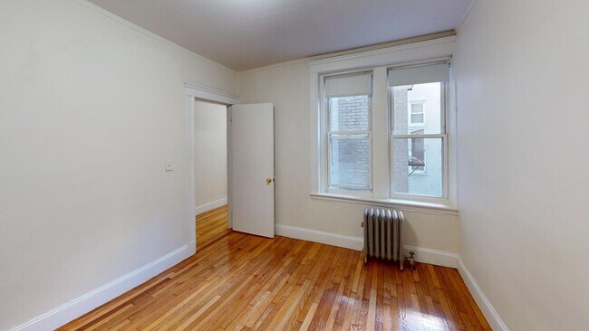 Building Photo - 9/1 No Fee! Split-style 2BR near Kenmore, BU, Northeastern, Longwood!
