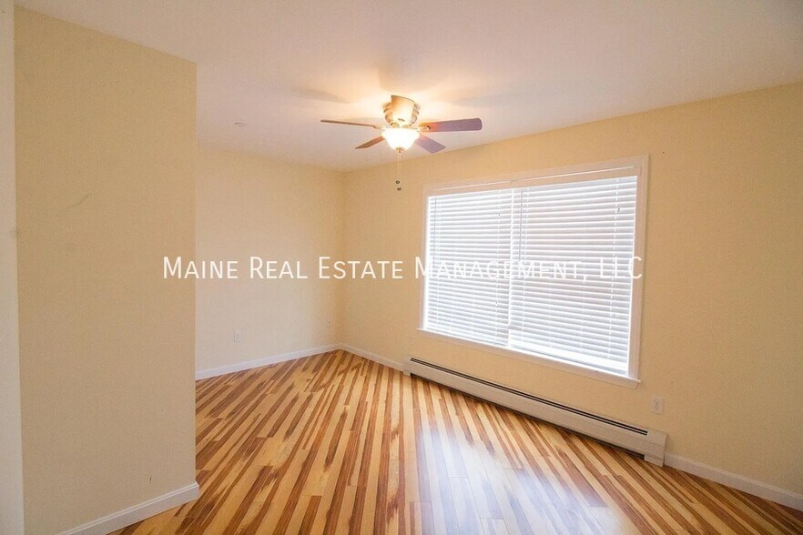 Building Photo - 44 River Village Dr
