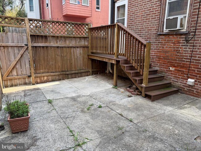 Building Photo - 2519 Brown St