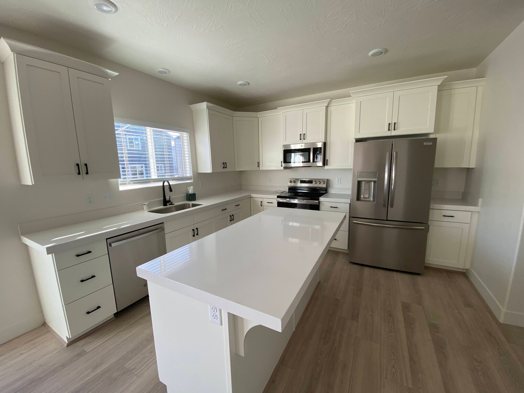 KITCHEN - 4572 E Fall Harvest Rd