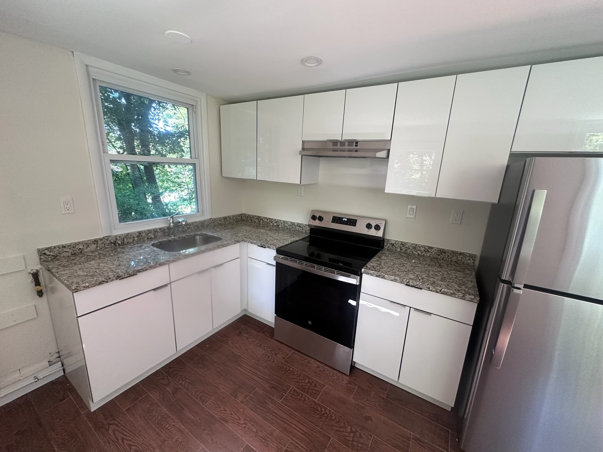 Kitchen with new granite countertops - 105 Red Mill Rd