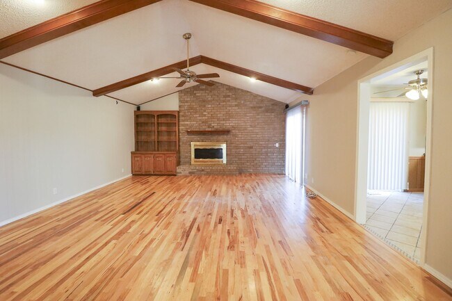 Building Photo - 3 Bed | 2 Bath | Tulsa