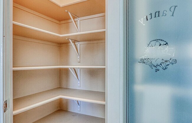 Building Photo - Eastside area for  Short or Long Term Rental(Completely Furnished) Beautiful 4 bed/2.5 baths