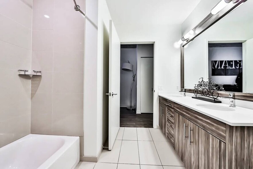 Building Photo - 475 E Ohio St