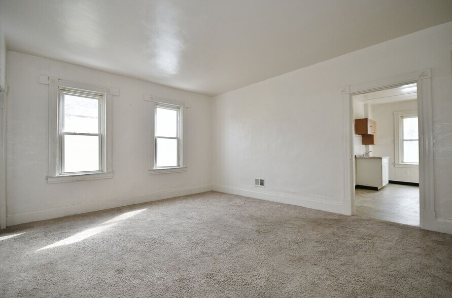 Building Photo - 855 Crucible St