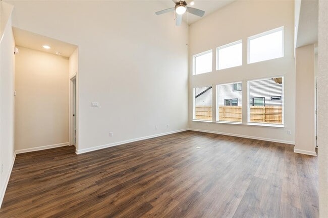 Building Photo - 801 Simmental Loop