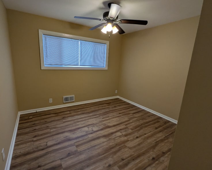 Building Photo - 732 9th St S