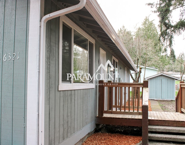 Building Photo - Bright and Modern 2 Bed with Large Bonus Room/Den!