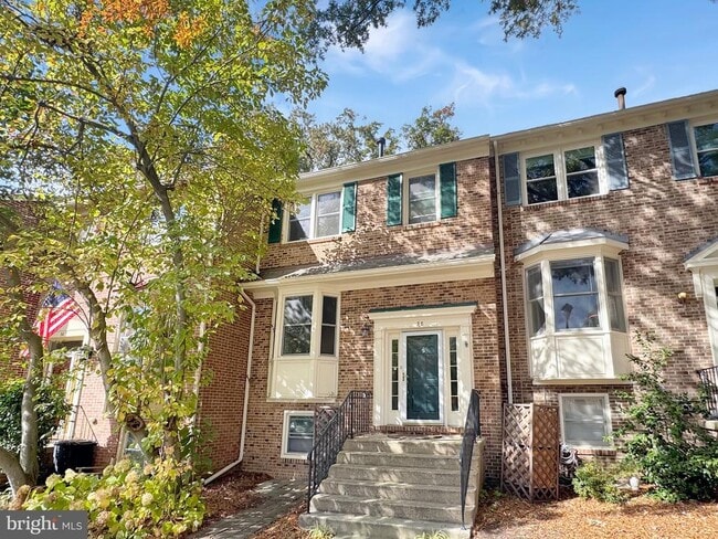 Building Photo - 38 Carriage House Cir