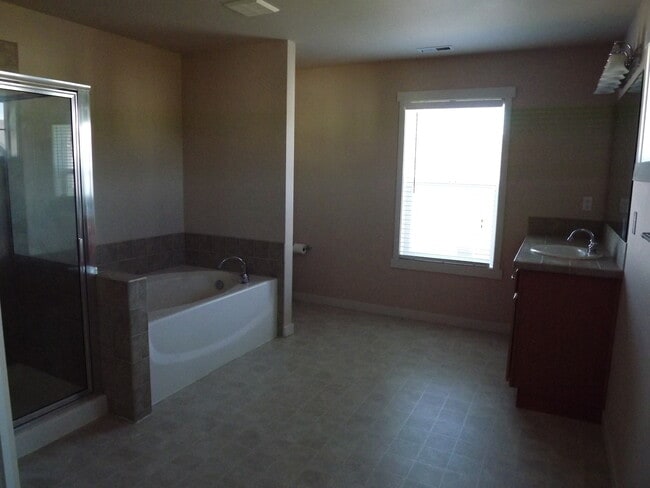Building Photo - 18616 94th Ln E