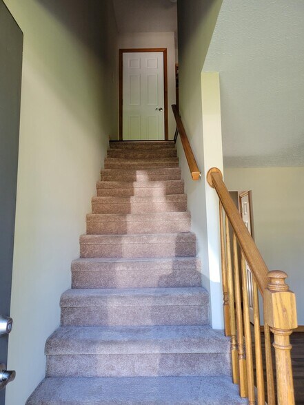 Building Photo - 222 Sandridge Dr