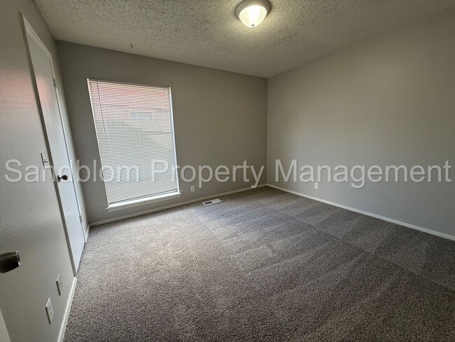Building Photo - FOR LEASE | Eastland Acres | Available Now!