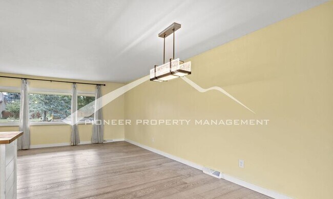 Building Photo - 1363 Ginny Ln