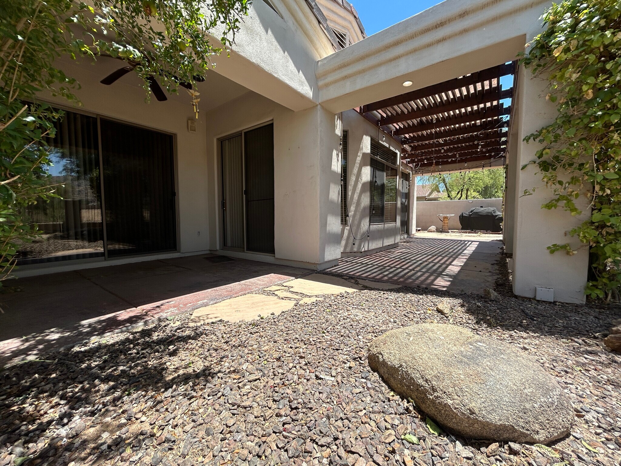 Building Photo - 2041 E Fawn Dr