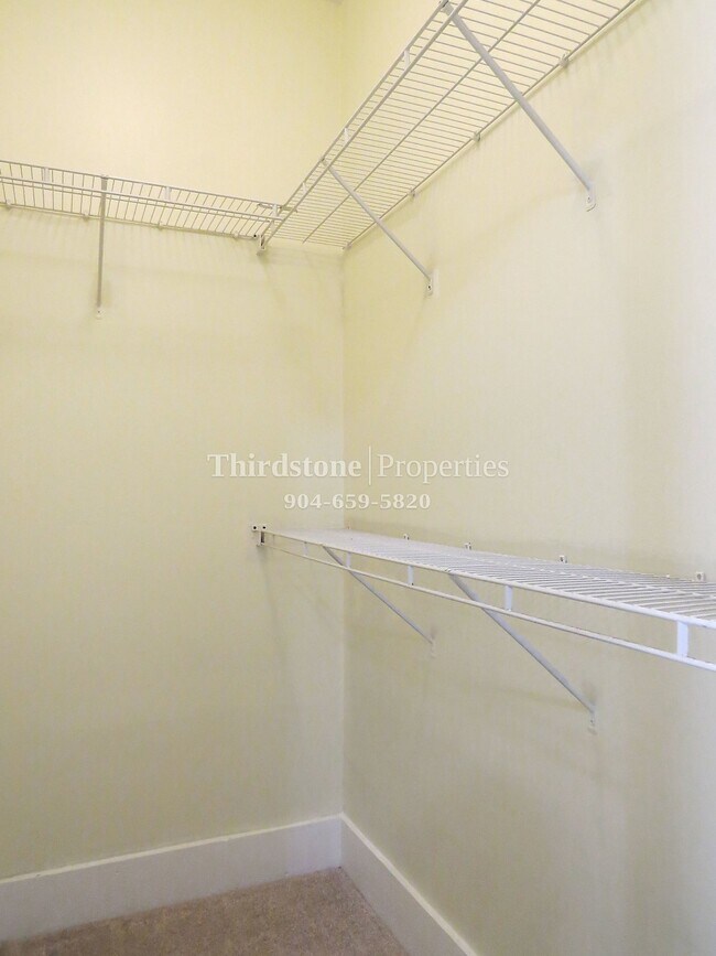 Building Photo - 212 E 6th St