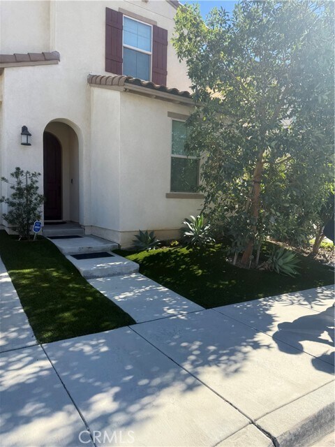 Building Photo - 467 W Buttercup Ln