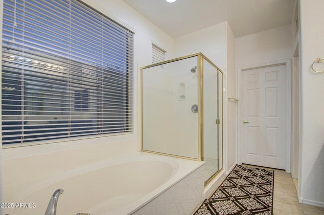 Building Photo - 218 E Sunburst Ln