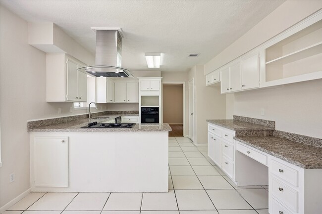 Building Photo - 7618 Bankside Dr