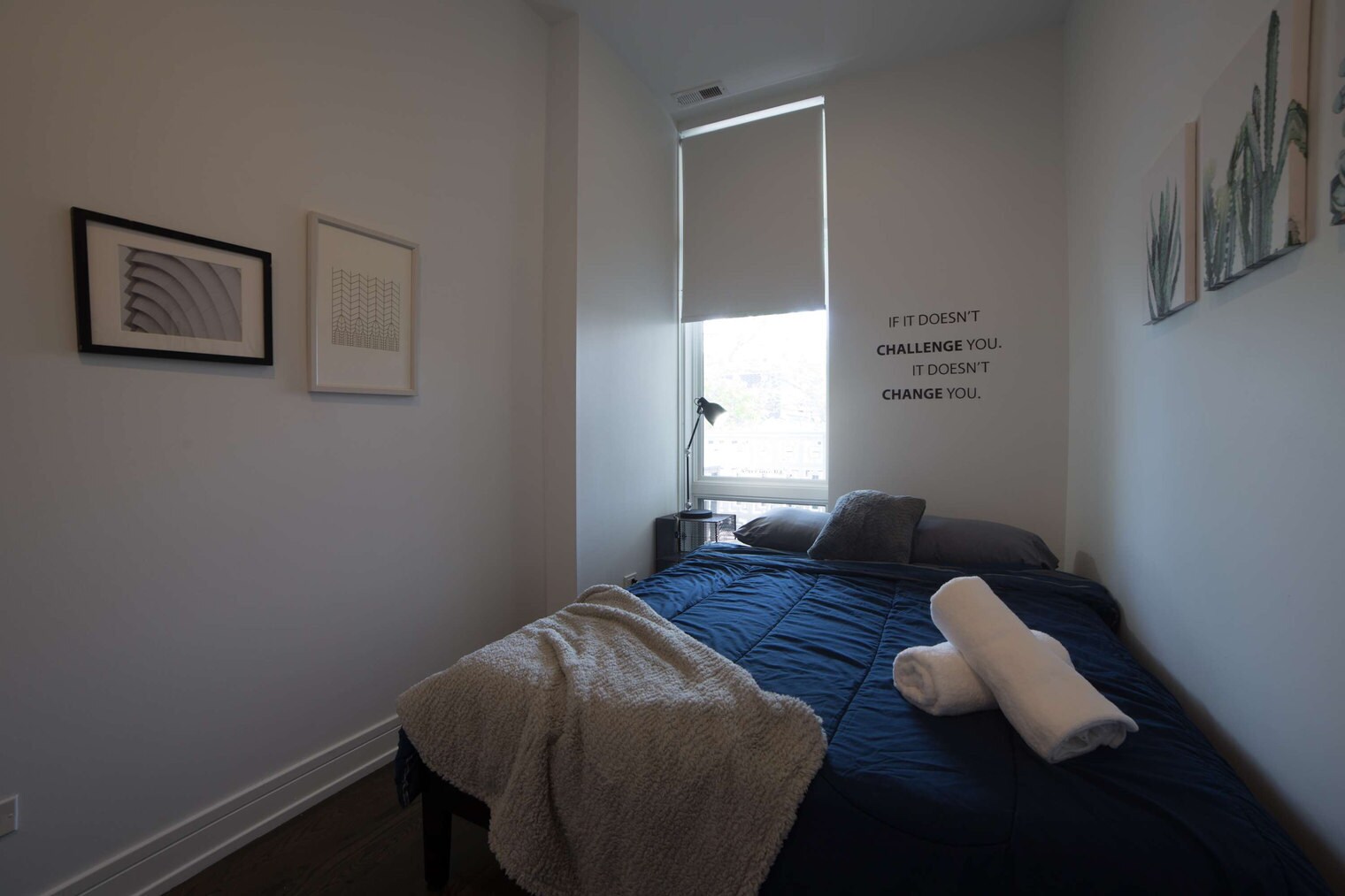 Building Photo - 2048 W Chicago Ave