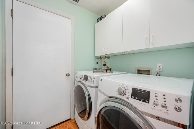 Building Photo - 1630 Sun Gazer Dr