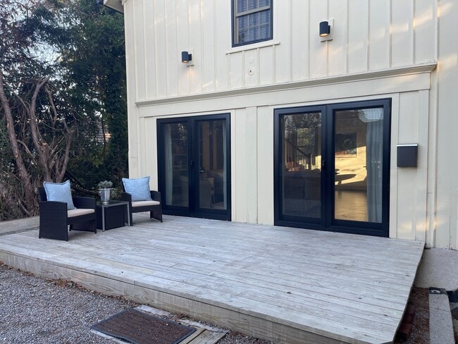 Building Photo - 2 Summit St