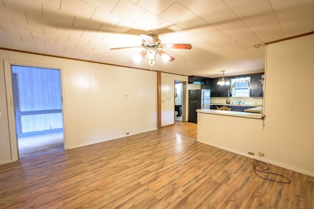 Open kitchen that flows into dining room. - 733 Falls Rd
