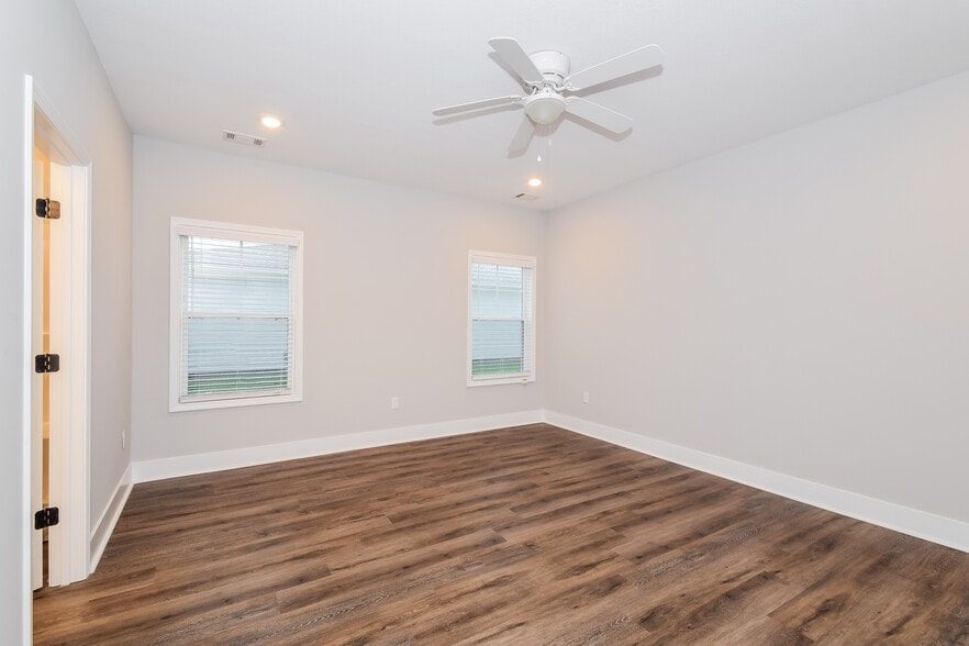 Building Photo - 1005 Autumns Wood Cir E