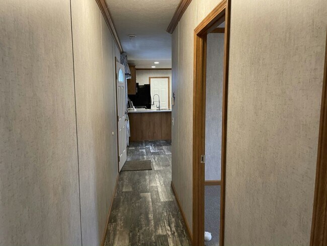 Building Photo - 638 Birchwood Dr