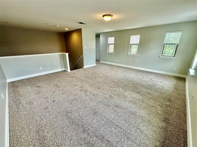 Building Photo - 5849 Sardinia Dr