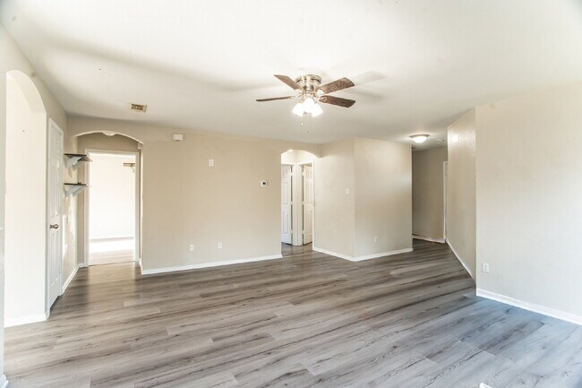 Building Photo - 3003 John Porter Dr