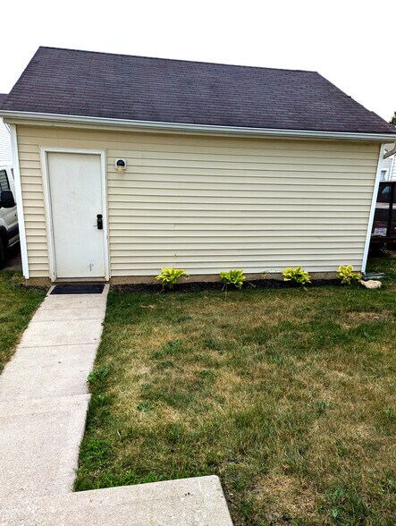 Back Yard with Garage - 9146 Drum Plz