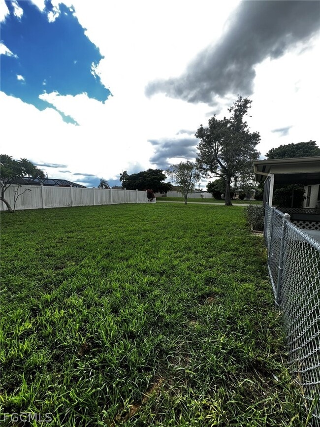 Building Photo - 1102 SE 16th St