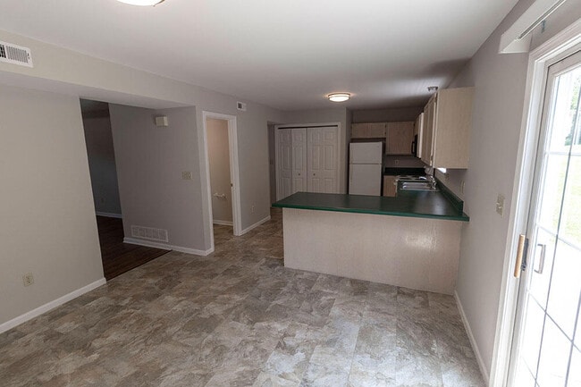 Building Photo - 214 Nikki Way